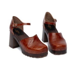 NIB brown cognac croc mary jane heeled clogs from SWEDISH HASBEENS.
